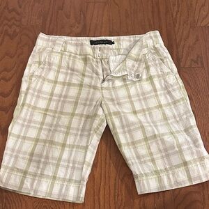 Calvin Klein Jeans Men's Plaid Cargo Shorts in Cream and Green